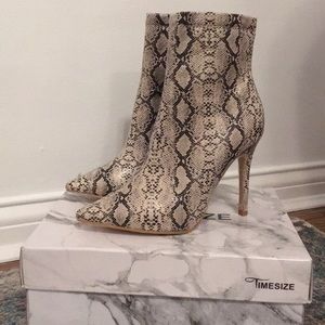 Snake skin Leather Pointed Toe Booties